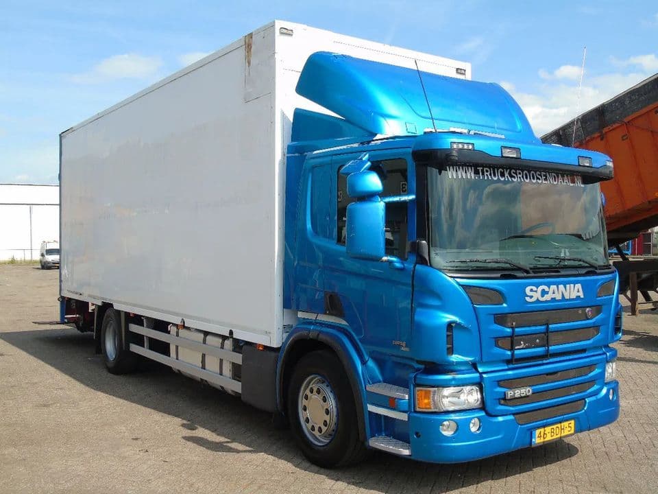 Scania P250 Caja Cerrada elevadora